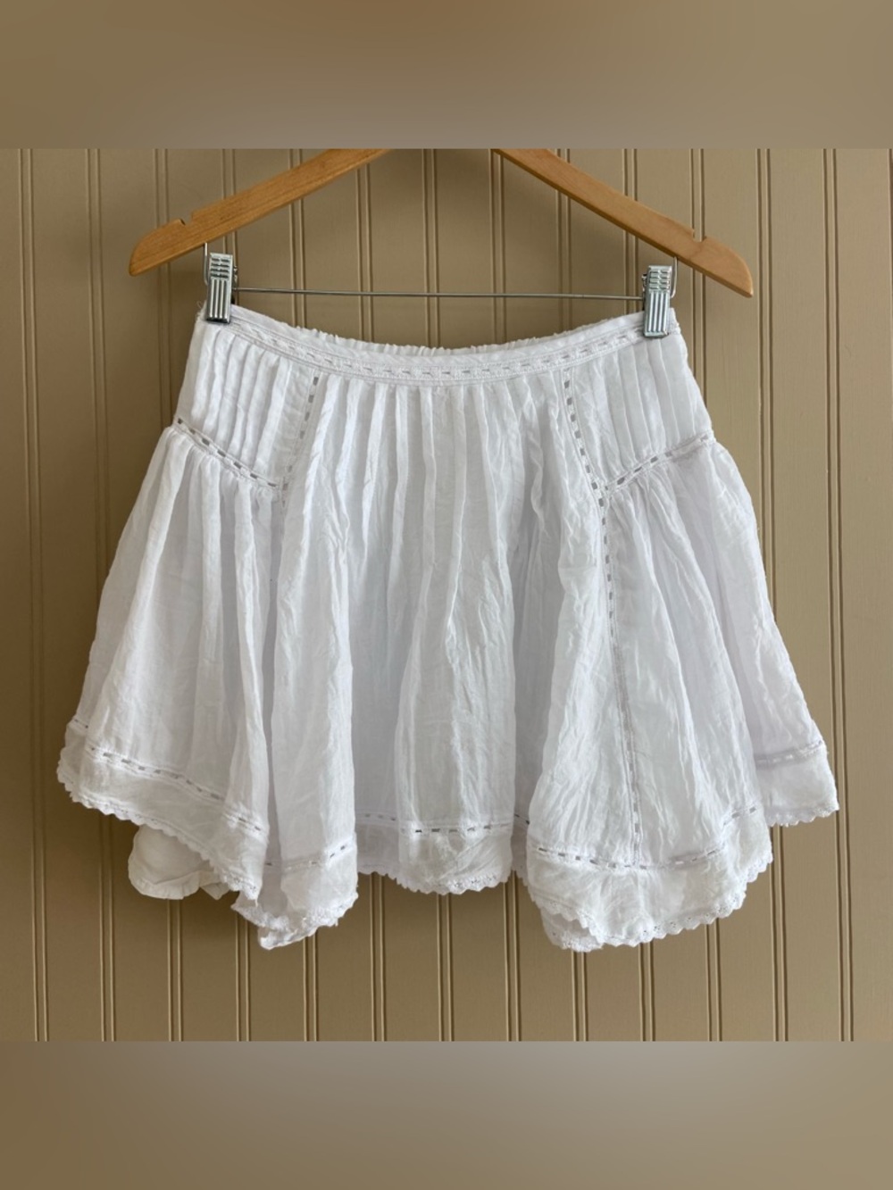 Tennis brand White Gauze Lightweight Skirt Women’s Size Medium